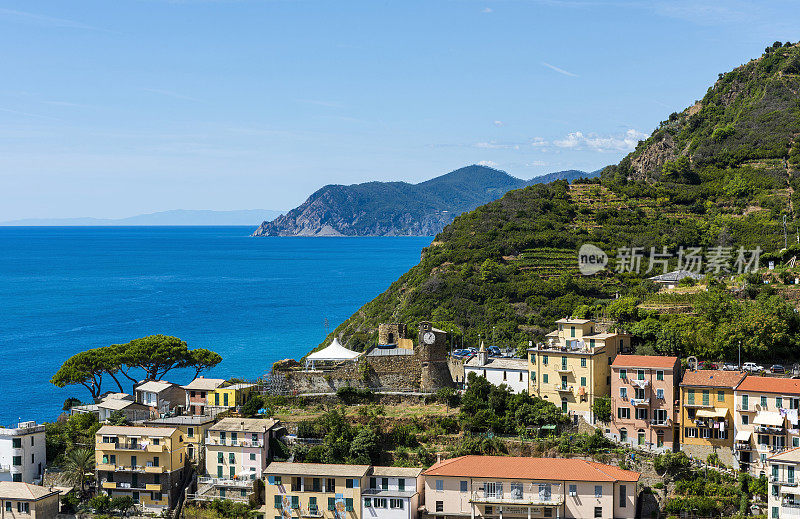 意大利Cinque Terre Riomaggiore村的航拍图